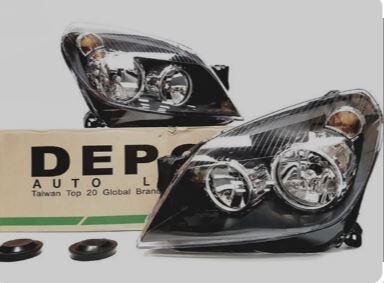 Opel Astra H Sağ Far Siyah Zeminli Depo Marka