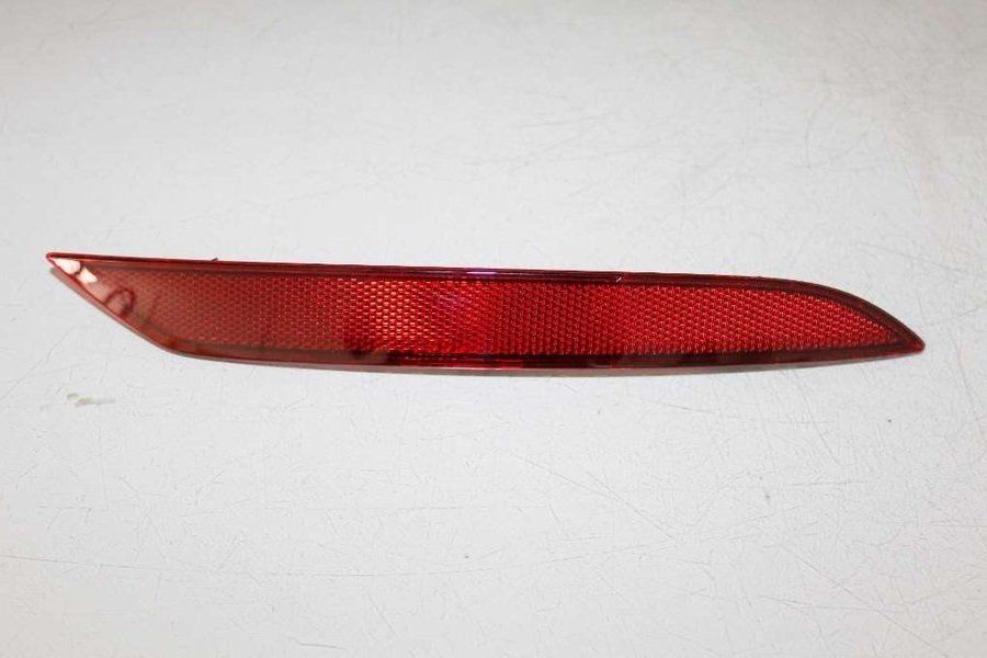 Volkswagen Golf 7.5 Arka Tampon Reflektörü Sağ
